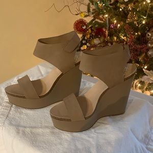 Vince Camuto NWOT Natural Wedge Sandals Size 8.5